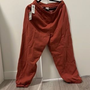 Aritzia cozy mega 28” GD warm sienna red sweatpants unworn with tag on